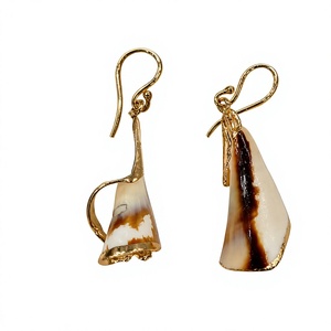 Boucles d'oreilles Huggie en alliage plaqué or, style bohème, bijoux pour femmes, cristal et strass, tendance - Product Image 1