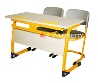 Nouveau design moderne, cadre en métal solide, bureau et chaises en bois pour lycéens et étudiants avec panneau avant pour salle de classe.