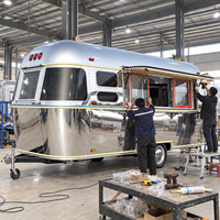   Remorque alimentaire de style rétro, carrosserie en aluminium, simple essieu, cuisine mobile extérieure, espace de préparation, résistante à la rouille, facile à nettoyer