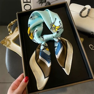 2025 Luxe Modeontwerper Geïnspireerde Vrouwen Zijden Sjaal Vierkant Paard Print Satijnen Zijden Sjaals Hoofdband 70X70 Paardensport - Product Image 2