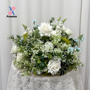 Centro de Mesa Floral Artificial Verde Blanco con Flores Naturales de Bosque para Primavera, Jardín y Bodas Temáticas al Aire Libre - Product Image 1
