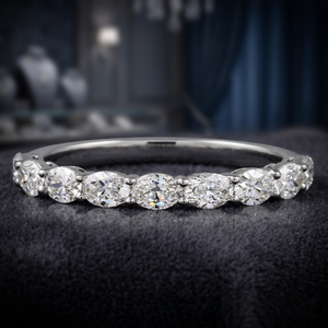 Bague demi-bande classique en diamant de laboratoire ovale petit format, 0,78 carat, 2,5 mm de large, pour doigts fins - Product Image 2