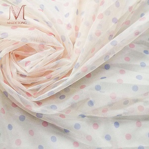 Tissu en tulle léger imprimé numériquement, respirant, en maille transparente 100% polyester 40D à pois suisses - Product Image 4