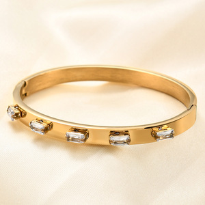 Bracelet en diamant 6MM taille baguette, synthétique, cultivé en laboratoire, ton or, bijoux pour femmes à porter au quotidien - Product Image 4