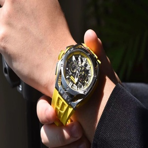 Montre mécanique transparente avec des éléments ouverts et une grâce structurelle - Product Image 2