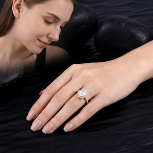 Anillo de compromiso Art Deco con halo de piedra lunar de nacimiento de abril creada en laboratorio para mujer, de alta calidad, fabricado en Vietnam. - Product Image 5