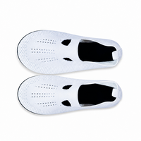Chaussures de sport aquatiques multifonctions pour femmes et hommes, légères, à séchage rapide, à semelle plate, pour la plage, la piscine, le surf, le yoga, avec empeigne en mesh et semelle extérieure en TPR
