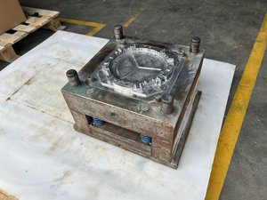 Molde de inyección de acero de precisión para iluminación de escenario <span class=keywords><strong>LED</strong></span>, carcasa de lámpara, fabricación de moldes de aluminio de China, fabricante de moldes de plástico - Product Image 5
