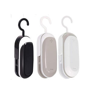 Mini Scelleuses Sous Vide Portables pour Aliments et Snacks, Solution de Rangement de Cuisine en Gros, Machine à Sceller les Sacs Plastiques 2-en-1 avec Crochet - Product Image 1