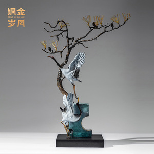 Ornamento de Cobre y Oro con Diseño de Pino y Grulla, Escultura Artística Hecha a Mano, Regalo de Cumpleaños para Personas Mayores - Product Image 3