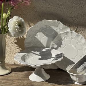 Set d'assiettes blanches en céramique design dentelle <span class=keywords><strong>baroque</strong></span> européenne design floral rétro gaufré assiettes blanches assiettes de mariage - Product Image 4