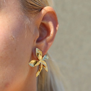 Flower <b>Stud</b> <b>Earrings</b> 18K Gold Plated Stainless Steel Hammered Design Everyday Wear Jewelry - Product Image 2