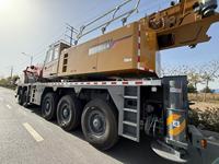 Nouvelle grue mobile tout-terrain SAC2000C8-8 de 200 tonnes avec une hauteur de levage de 116 m, boîte de vitesses et composants essentiels du moteur