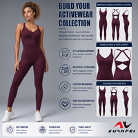 Combinaison de yoga personnalisée avec logo, col en V, dos croisé, dos ouvert, effet froncé aux fesses et extensible dans les quatre sens pour les entraînements de gym des femmes