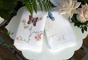 ผ้าเช็ดปากลินิน 100% รุ่น Flutter & Bloom |   ผ้าเช็ดปากลายดอกไม้แบบใช้ซ้ำได้ เป็นมิตรกับสิ่งแวดล้อม สำหรับรับประทานอาหาร งานแต่งงาน ร้านอาหาร และใช้ในบ้าน - Product Image 2