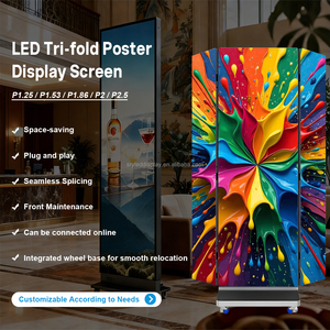 Schermo LED Pieghevole P2.5 per Poster con Grafica a Doppia Faccia 1280x1920mm, Display LED Trifold per Interni su Ruote - Product Image 3