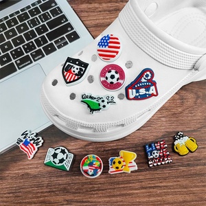 Vente chaude PVC caoutchouc souple <span class=keywords><strong>FIFA</strong></span> World Football série amical EVA chaussures breloques accessoires personnalisé bricolage Logo <span class=keywords><strong>7</strong></span> jours expédition rapide - Product Image 2