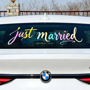 Calcomanía Resistente al Agua para Ventana de Auto con Diseño de Recién Casados, en Vinilo con Embalaje de Tubo de PVC, para Decoración de Autos de Boda - Product Image 4