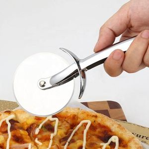 Utensilio de Cocina: Cortador de Pizza de Aleación de Zinc con Rueda de Corte Suave y Mango Metálico - Product Image 4