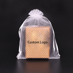 Sacs à bonbons en organza sacs-cadeaux avec cordon de serrage estampage à chaud bon marché de Noël Impression de logo personnalisée - Product Image 3
