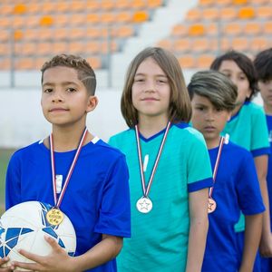 100 Medallas de Plástico Doradas para Niños, Premios con Temática de Estrellas, Medallas de Ganador para Competiciones Deportivas, Concursos de Talento, Concurso de Ortografía - Product Image 6