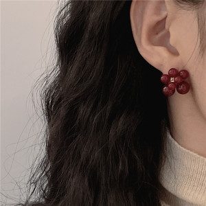 Ankola thanh lịch Hong Kong phong cách Red Retro Bead Stud Bông tai đa năng sang trọng cao cấp cho mùa thu mùa đông ánh sáng màu đỏ thiết kế độc đáo - Product Image 2