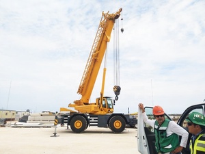 Brand New 30 Ton Small Hydraulic <strong>Crane</strong> XCR25l5 25 Tons Rough Terrain <strong>Crane</strong> for Sale - Product Image 5