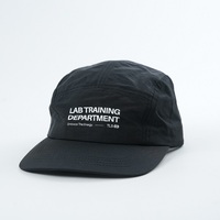 Gorra de campamento unisex de 5 paneles personalizada, logotipo de impresión de tela de nailon negro para deportes al aire libre, escenas de pesca en la playa