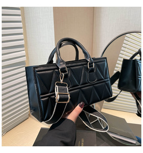 Sac fourre-tout/sac à bandoulière unisexe de luxe décontracté, tendance et élégant, couleur unie, nouvelle collection hiver 2026, avec fermeture éclair et broderie - Product Image 4