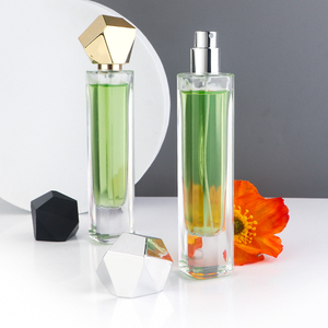 Flacon <span class=keywords><strong>de</strong></span> <span class=keywords><strong>parfum</strong></span> vide haut <span class=keywords><strong>de</strong></span> gamme en verre transparent <span class=keywords><strong>de</strong></span> 30 ml, forme carrée épurée avec buse pulvérisatrice et capuchon irrégulier multi-facettes - Product Image 5