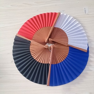 Ventilador de mano de madera y hierro con logotipo personalizado, regalo de negocios portátil de estilo artístico popular, bambú tallado para bodas y raves - Product Image 2