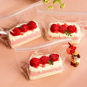 Porte-clés en peluche gâteau fraise moelleux en gros, jouets anti-stress dessert à remontée lente pour cadeaux d'enfants - Product Image 3