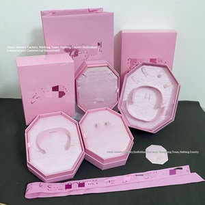 Scatola Ottagonale Rosa Co-Branded in Ferro e Cartone per Collane e <span class=keywords><strong>Orecchini</strong></span> - Product Image 1