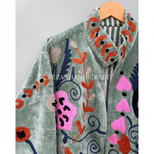 เสื้อแจ็คเก็ตฤดูหนาวสำหรับผู้หญิง ทำมือ ตกแต่งด้วยกำมะหยี่และงานปัก สไตล์ฮิปปี้แบบยูนิเซ็กซ์ พร้อมซับในถักนิตติ้ง - Product Image 1