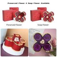Boîte à bijoux à presser en forme de trèfle à quatre feuilles, fleurs conservées créatives en acrylique, boîte à bagues pour collier de roses éternelles