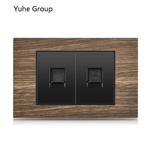 Prise murale tactile en aluminium brossé série 118 avec panneau tactile avancé et fonction de partage de charge (Peer-to-Peer) - Product Image 6