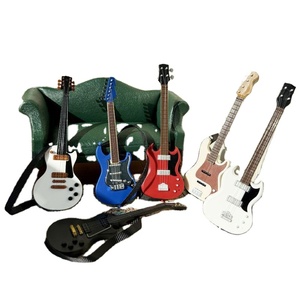 Modèle miniature de <span class=keywords><strong>guitare</strong></span> à sangle pour maison de poupée 1:12, décoration de maison de poupée, simulation miniature - Product Image 5