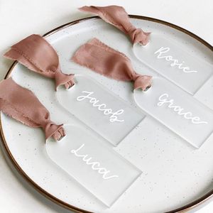 Carte de siège réservé en acrylique transparent vierge et économique avec ruban, pour nom et table personnalisés, pour mariage - Product Image 1