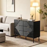 Commode moderne de luxe à 6 tiroirs en bois grainé avec façades géométriques cannelées et poignées dorées, coffre de rangement contemporain pour chambre à coucher