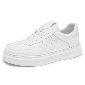 Nuevas Zapatillas Casuales para Hombre, Ligeras y de Alta Calidad, Blancas, Cómodas y Elegantes, con Suela Gruesa para Aumentar la Estatura, Estilo Skate - Product Image 1