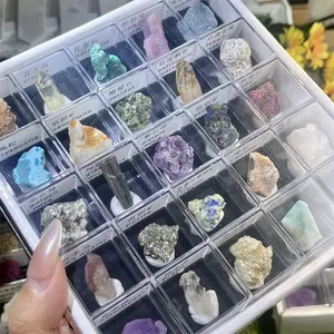 Hochwertiges Heilungskristall Rohstein Mischmaterial Probenbox Mineral-Ornament zur Dekoration