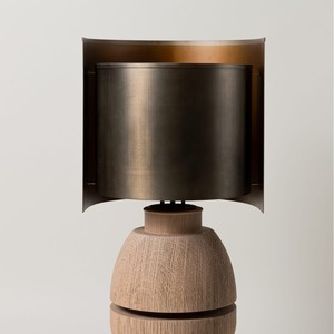 Lámpara de Mesa con Base de Madera y Pantalla Metálica, Fuente de Luz LED, Bombilla E27, Control por Interruptor, Iluminación Decorativa Ecológica - Product Image 1