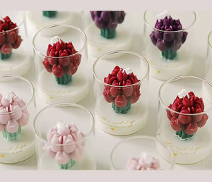 Bougie parfumée à la rose en forme de tulipe, faite à la main, écologique, en cire de soja, avec pot en verre - Product Image 4