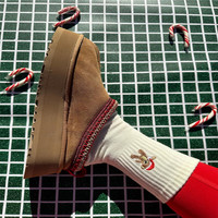 Chaussettes de Pilates et de Yoga Antidérapantes Designer Grip, Personnalisées pour Noël, Conception OEM, Chaussettes de Barre Crew Pilates Respirantes avec Grip