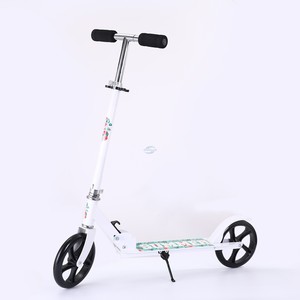สกู๊ตเตอร์ไฟฟ้าพับได้สีขาว ล้อสีดำ แฮนด์ปรับได้ ระยะทาง 30 กม. ความเร็ว รองรับน้ำหนัก 100 กก. สำหรับการใช้งานในเมือง - Product Image 6