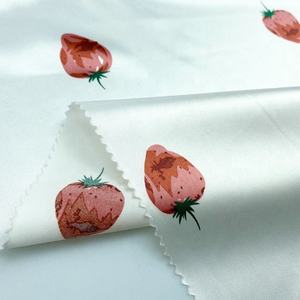 Sukun Strawberry Printed 3% Spandex 97% Poliéster Tela de satén de seda para niños Pijamas - Product Image 4