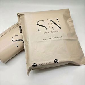Sac d'expédition biodégradable et écologique personnalisé avec logo, en polyéthylène transparent auto-adhésif pour chaussures, vêtements en fourrure, emballage plastique pour l'expédition - Product Image 2