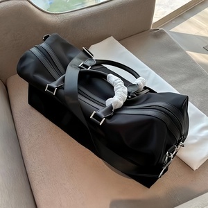 Bolsa Deportiva de Nailon Impermeable de Gran Capacidad Personalizada al por Mayor, Bolsa de Hombro para Gimnasio, Negocios, Viajes Familiares y Actividades al Aire Libre - Product Image 4