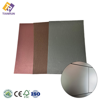 Laminate métallique à texture réaliste en acier inoxydable, alternative aux tôles métalliques massives pour meubles et revêtements muraux