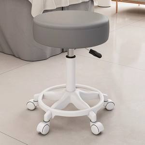 Chaise de <span class=keywords><strong>coiffeur</strong></span> pivotante réglable de luxe moderne nordique, durable, avec roulettes ultra-silencieuses, tabouret hydraulique pour salon de beauté - Product Image 5